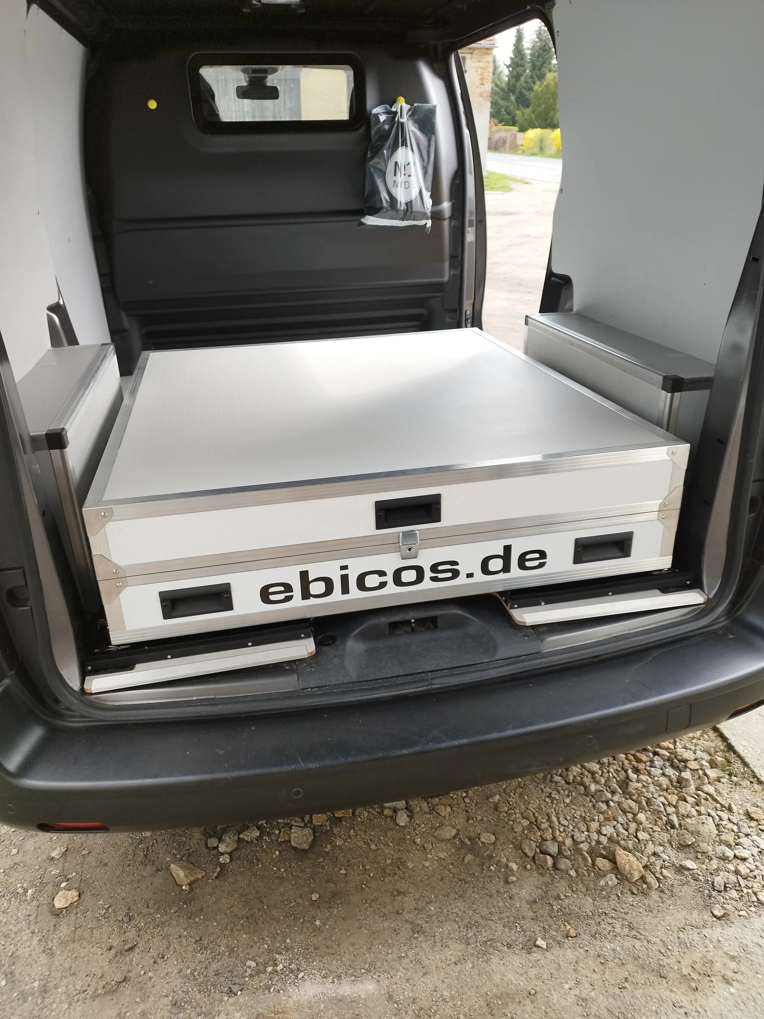 Citroen Jumpy in wenigen Minuten zum Camper verwandeln