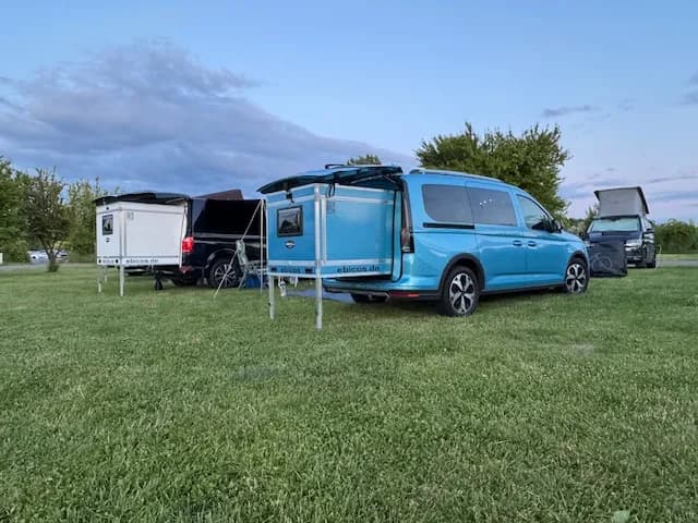 Fahrzeug für Arbeit und Camping nutzen