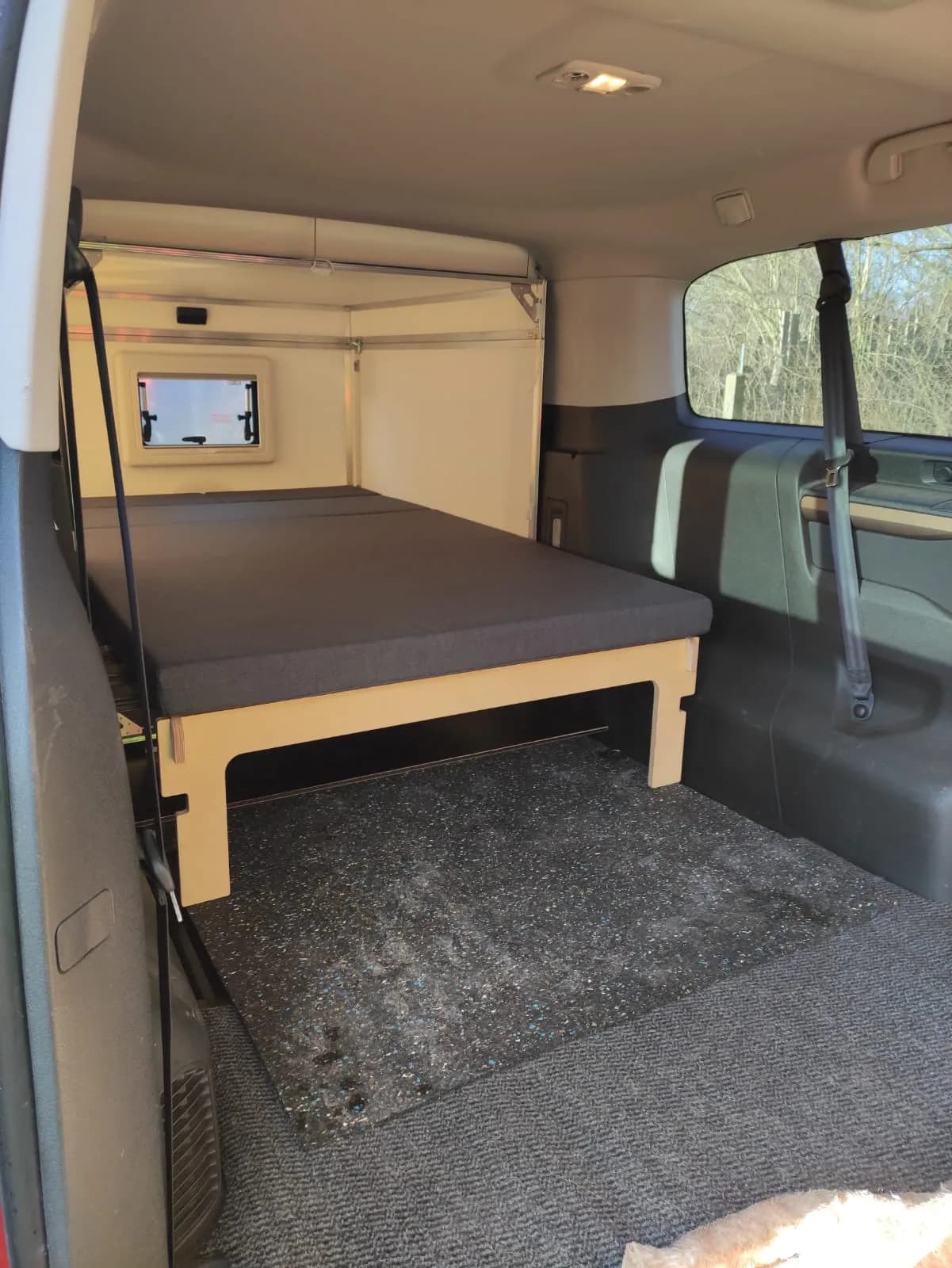 Verwandelt Auto zum Schlafzimmer