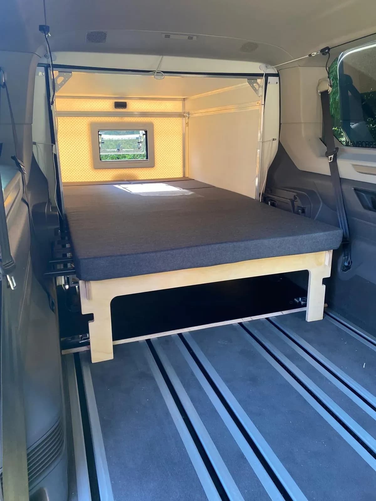 Innovatives Heck Slide Out Modul für Camper