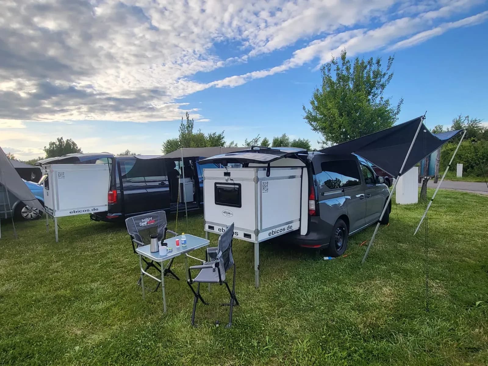 Campingbox mit Matratze und Lattenrost – Komfortabel schlafen im Van